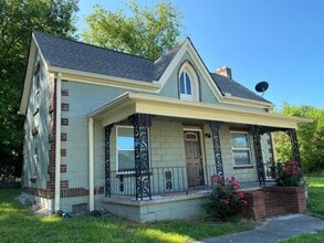 Building Photo - 222 Dooley St SE