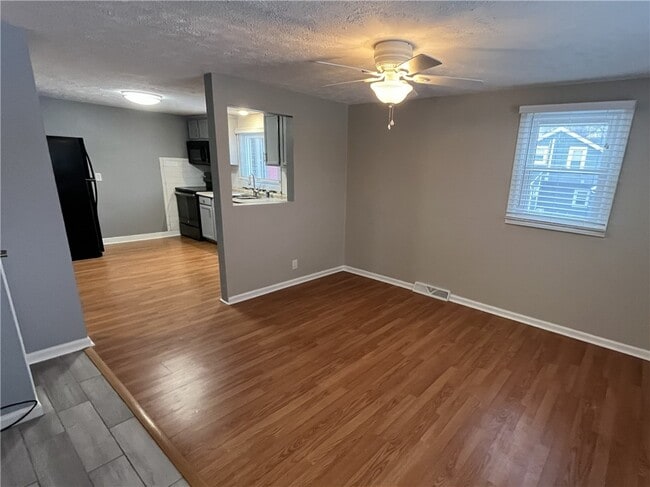 Building Photo - 898 Ridge Rd