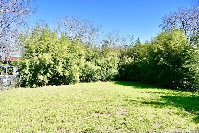 Foto del edificio - 1758 Amanda St