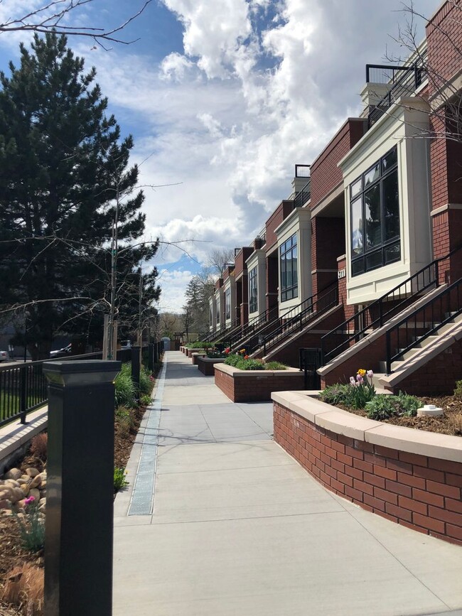 Building Photo - Fully Furnished Executive Rental