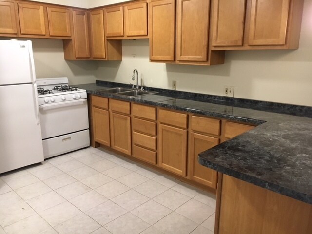 Foto del edificio - 525 W Deming Pl