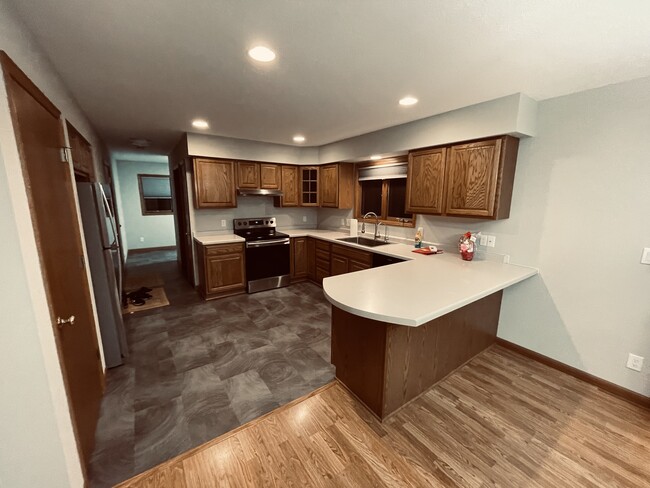 Open concept Kitchen and Dining Room - 259 Somerset Gln