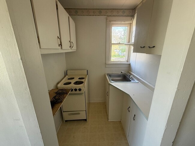 Building Photo - 182 3rd St NE