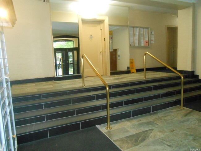 Foto del edificio - 83-52 Talbot St