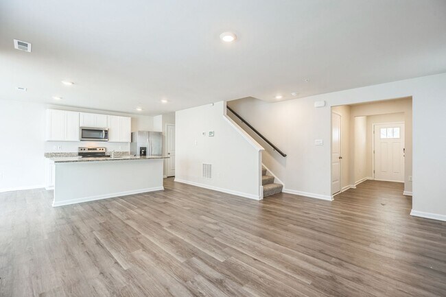 Foto del edificio - 322 Forest Edge Ave