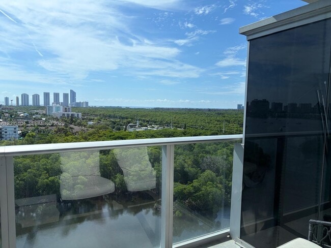 Foto del edificio - 16385 Biscayne Blvd