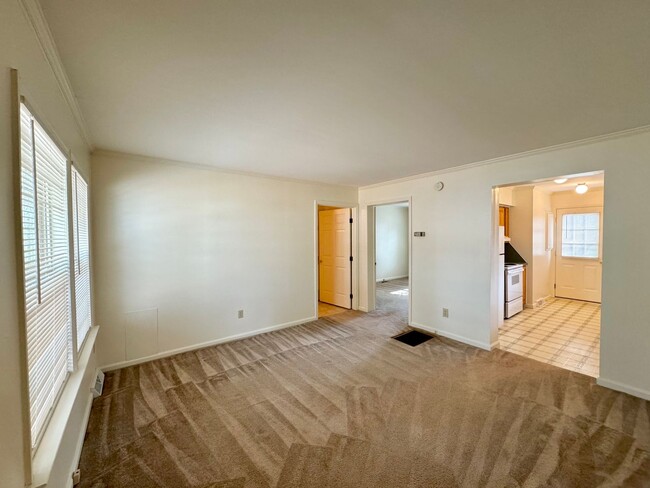 Building Photo - Clean & Inviting Apartment Living