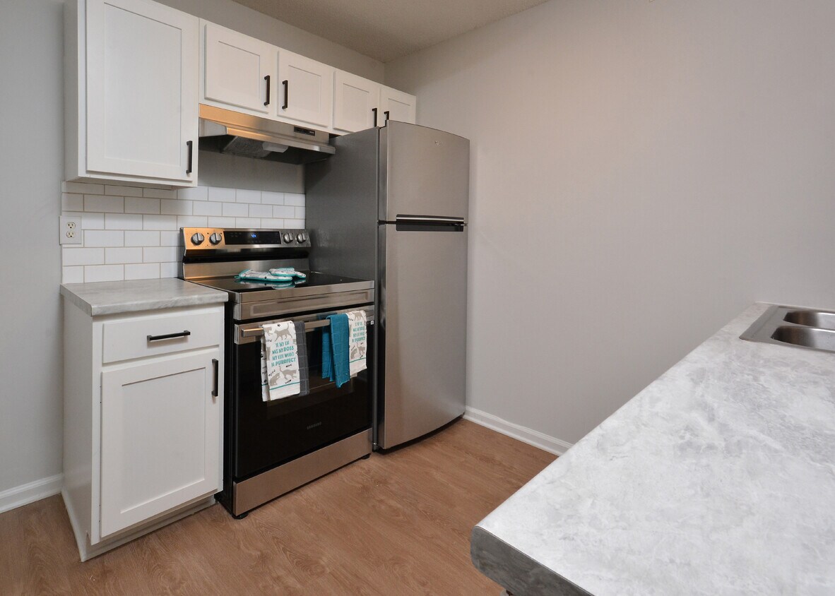 Foto principal - Jamestown Manor Apartments