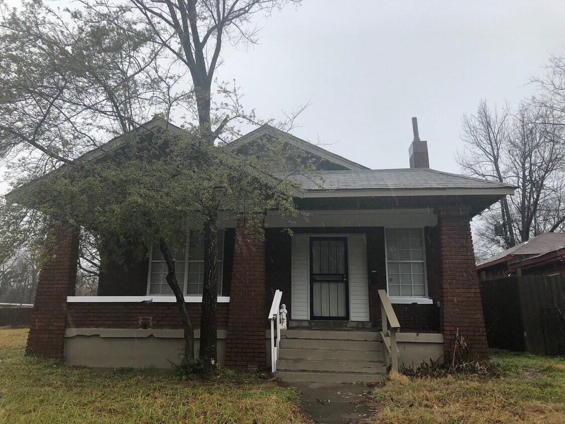 Primary Photo - Spacious 2 bedroom, 1 bath home for lease