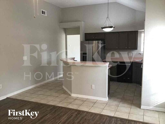 Foto del edificio - 1575 Pine Ct