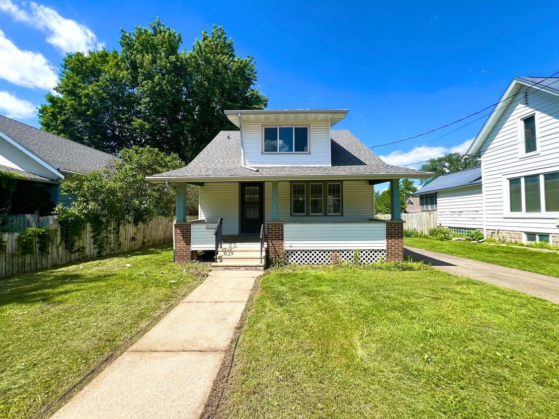 Primary Photo - 3 Bedroom, 1 Bathroom Single-Family Home!