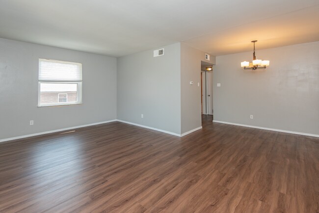 Building Photo - 6916 Colonial Woods Dr