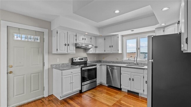 Building Photo - 54 Hillside Ave