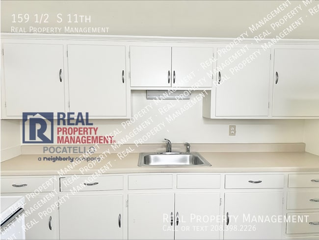 Building Photo - 159 1/2  S 11th-