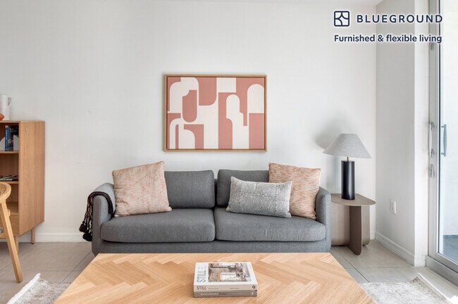 Foto del edificio - 7525 E Treasure Dr