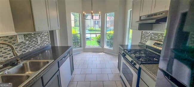 Foto del edificio - 2120 Fairways Ct