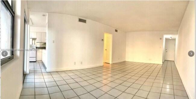 Building Photo - 9225 Collins Ave