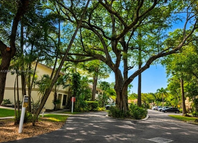Building Photo - 3082 S Oakland Forest Dr