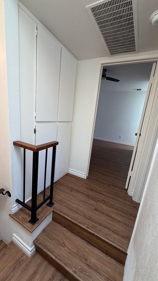 Building Photo - DESIRABLE TWO BEDROOM TWO BATH HOME IN STUDIO CITY