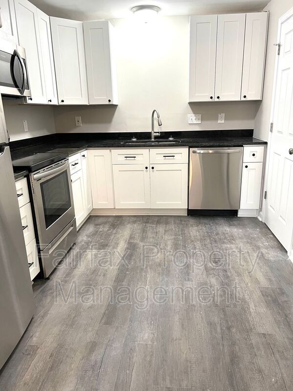 Photo - 1112 E Lawson St Apartment