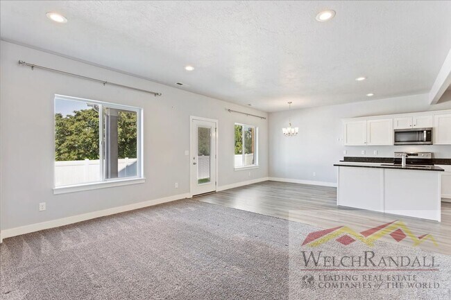 Foto del edificio - Beautiful Townhome in Clearfield