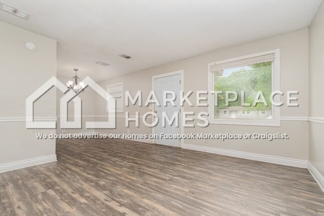 Building Photo - 4438 Melvin Cir W