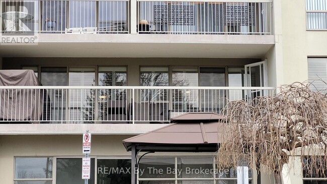 Building Photo - 172-172 8th St