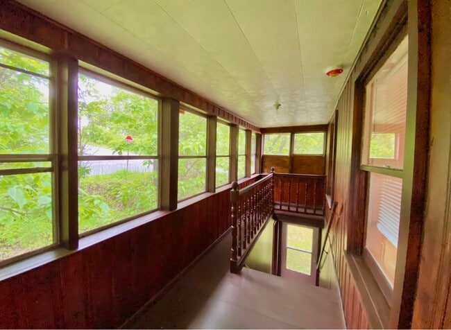 Building Photo - 204 Maple Ave