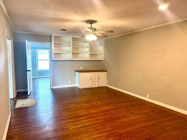Foto del edificio - 1307 Aldridge-House-Commerce-"October Move...