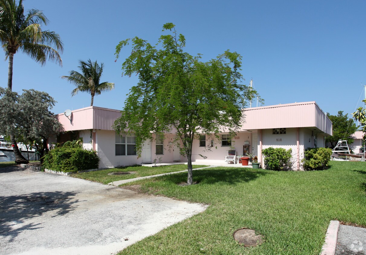 305 NE 5th Ct, Dania, FL 33004 Apartments in Dania, FL
