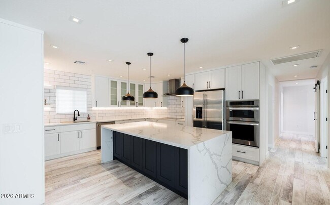 Building Photo - 6929 E Mariposa Dr