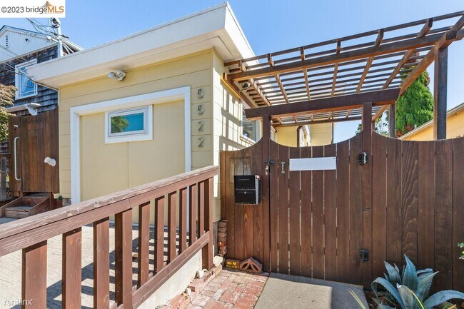 Building Photo - 2 br, 1.5 bath House - 5522 Plumas Avenue