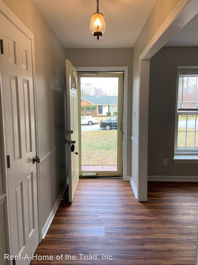 Building Photo - 3 br, 2 bath House - 4811 Ferncrest Drive