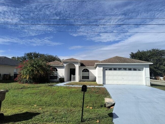 Building Photo - Single Family Home in Poinciana