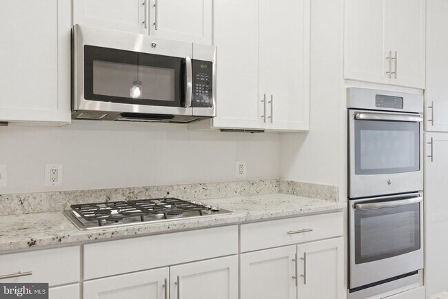 Foto del edificio - 13724 Neil Armstrong Ave