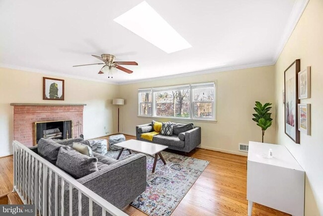 Foto del edificio - 4706 8th Rd S