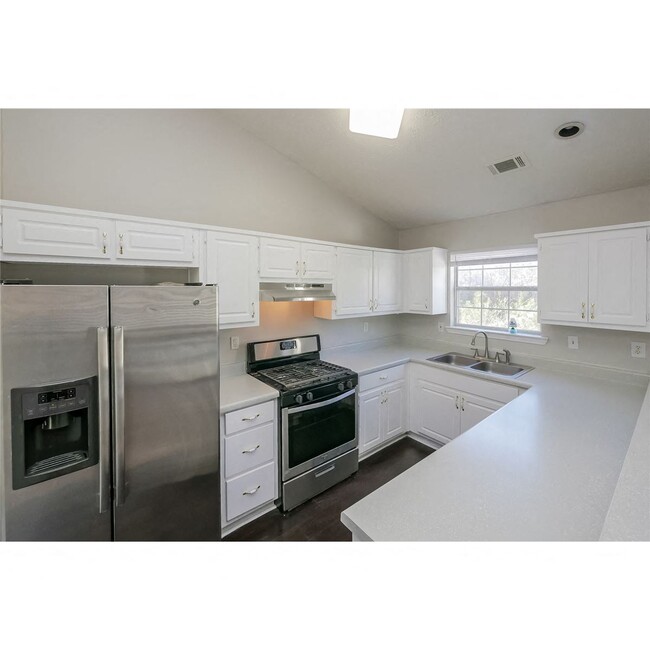 Building Photo - 205 Ashton Ct
