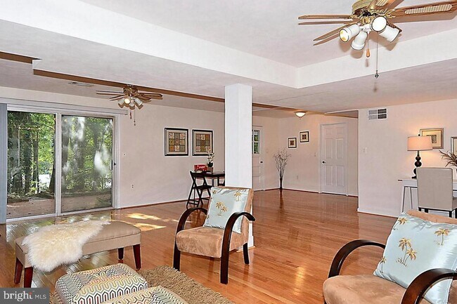 Foto del edificio - 3147 Creswell Dr