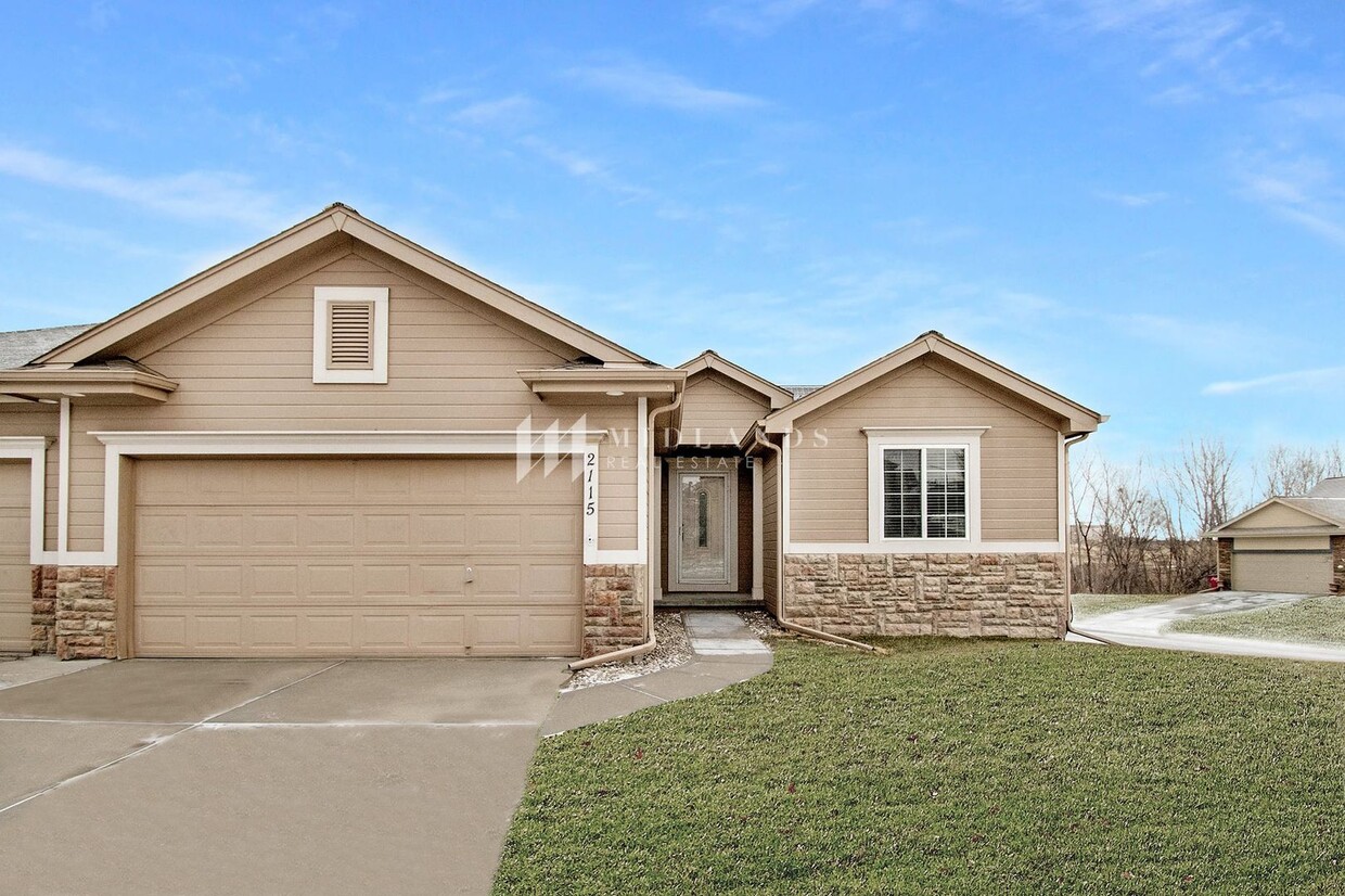 Primary Photo - Ranch Townhome in Shadow View