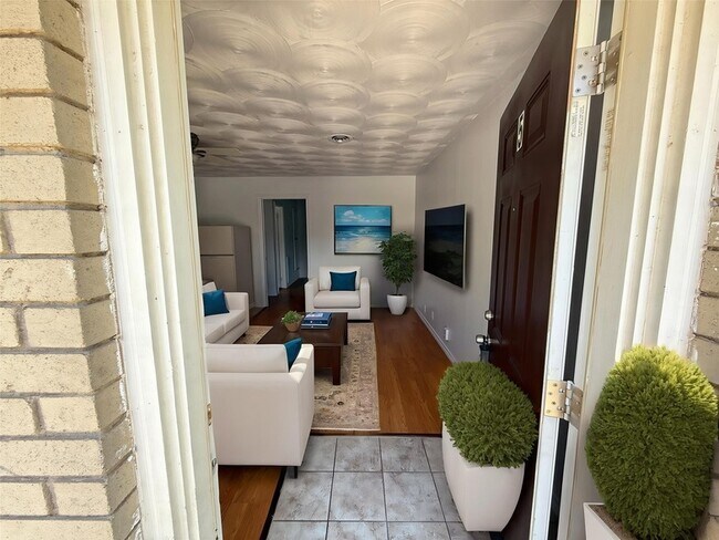 Foto del edificio - 211 Skyway Dr