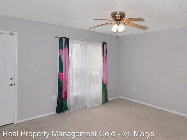 Foto del edificio - 3 br, 1.5 bath House - 46856 Flower Drive