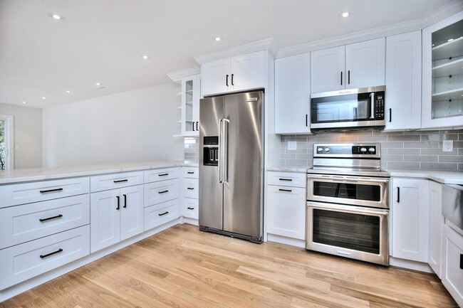 Building Photo - 18 Strathmore Ln