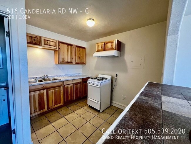 Building Photo - 516 Candelaria Rd NW