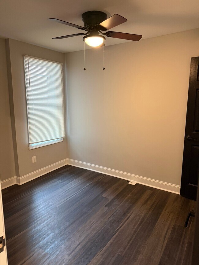 Foto del edificio - 716 E 23rd St