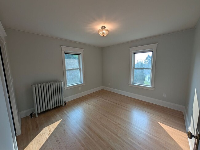 Building Photo - 730 N 16th Ave E