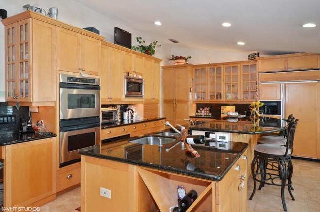 Foto del edificio - 8295 Twin Lake Dr