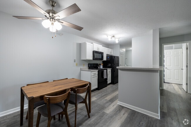 1BR, 1BA - 930SF - Dining Room - Valley View Estates Apartments