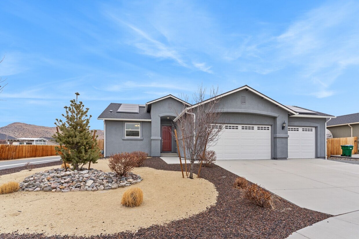 Primary Photo - Trailer Parking, Newer house with Low main...