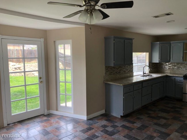 Building Photo - 3 br, 2 bath House - 9346 Meadow St