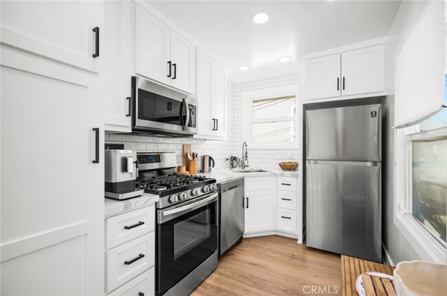 Foto del edificio - 300 Coral Ave